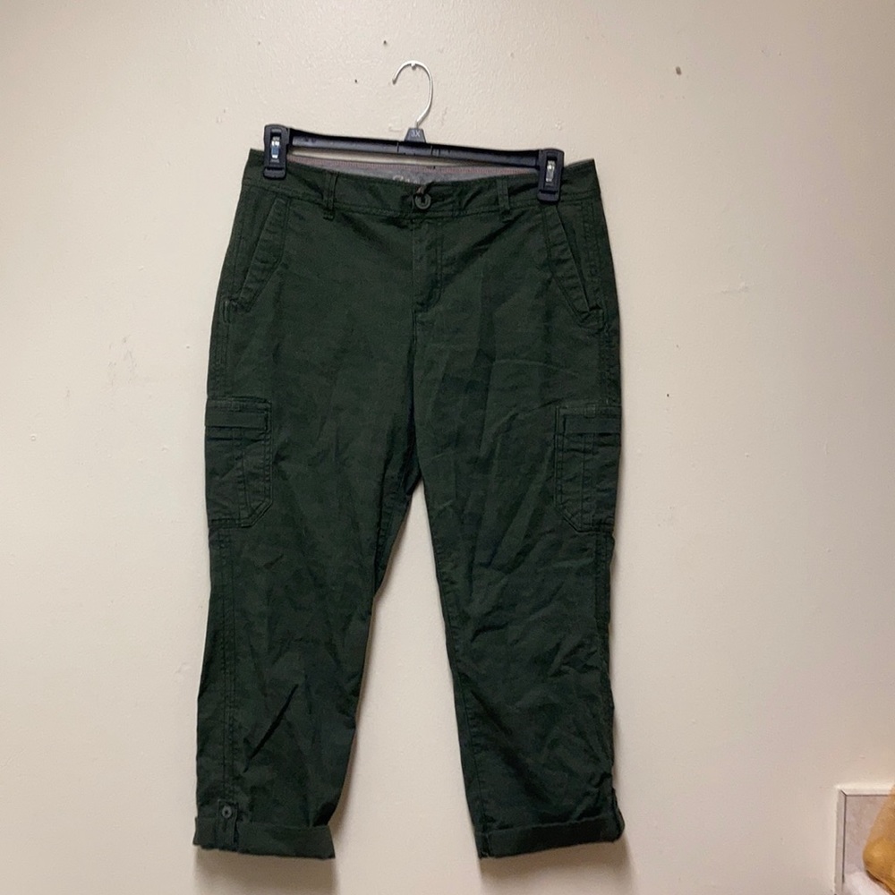 Eddie Bauer cropped size 8 olive green roll bottoms pants